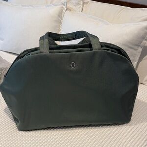 lululemon athletica city essentials bag